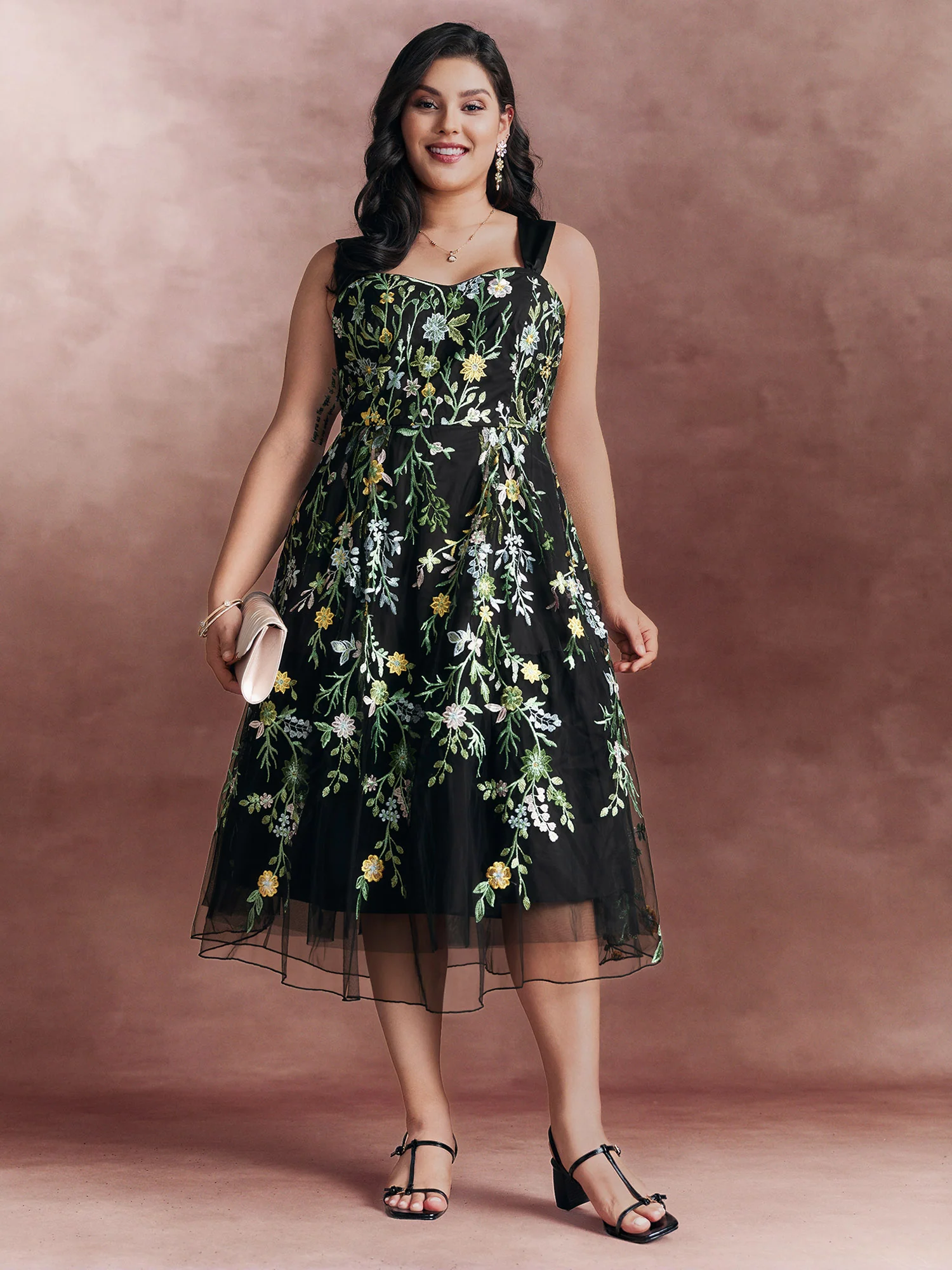 Floral Embroidered Sweetheart Neckline Midi Dress - Image 3