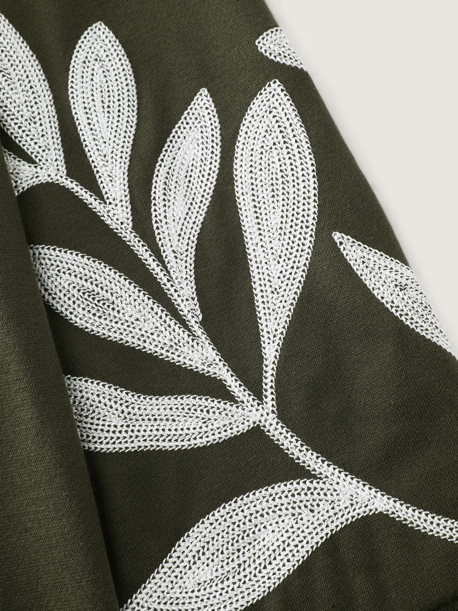 Leaf Embroidered Sleeve Round Neck Sweatshirt - Image 5