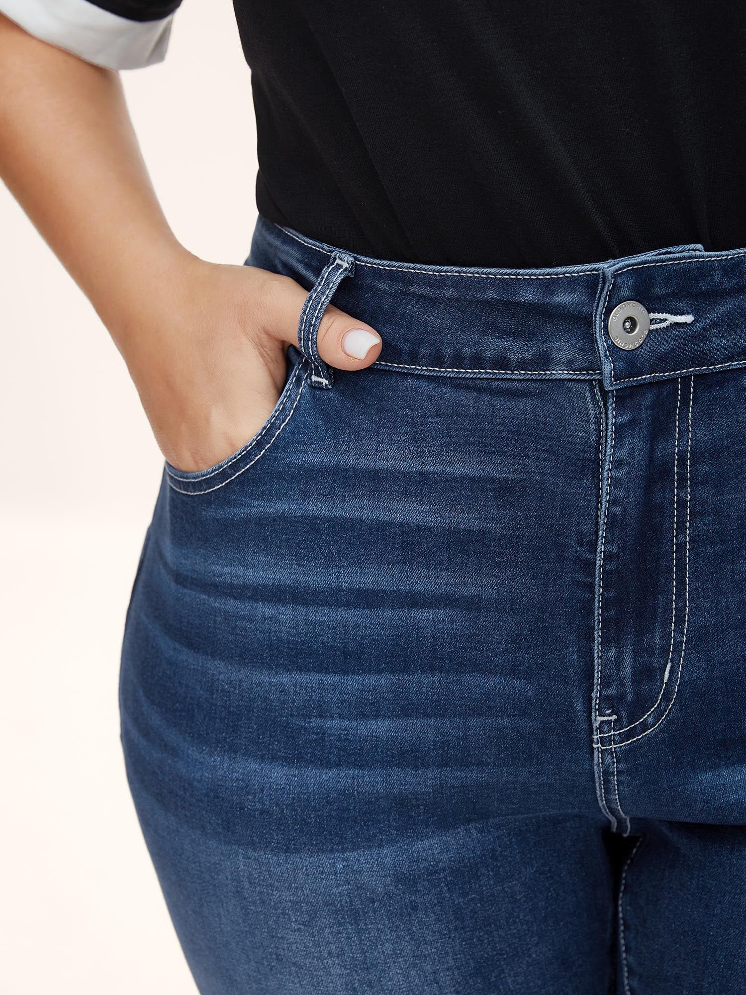 Folded Hem High-Rise Skinny-Fit Capri Jeans - Image 4